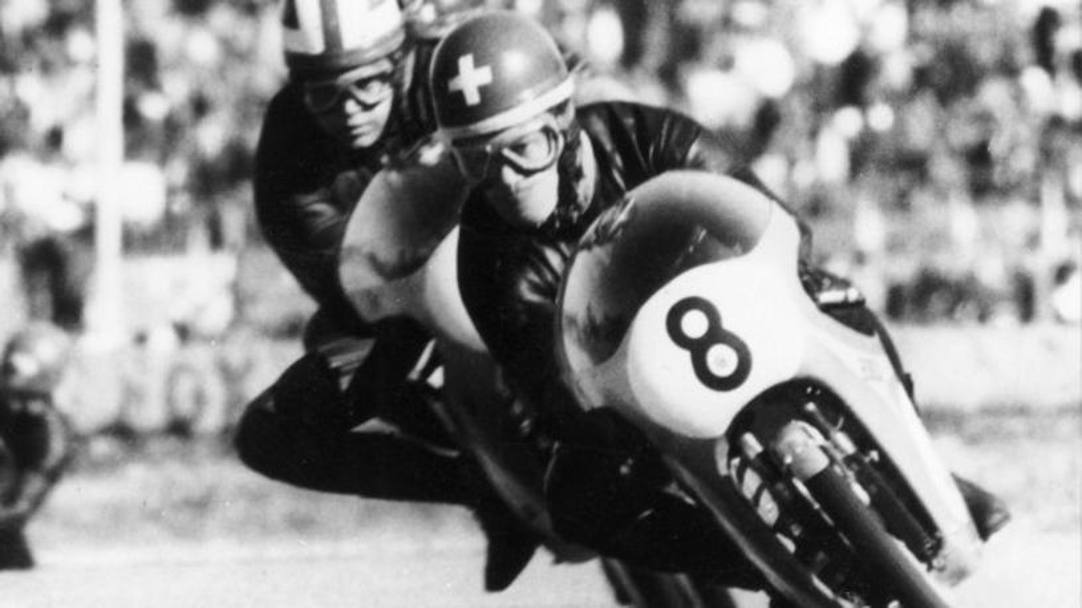 La pietra miliare della 100 vittorie Honda spetta invece allo svizzero Luigi Taveri, primo nel GP di Olanda della classe 50 nel 1966
